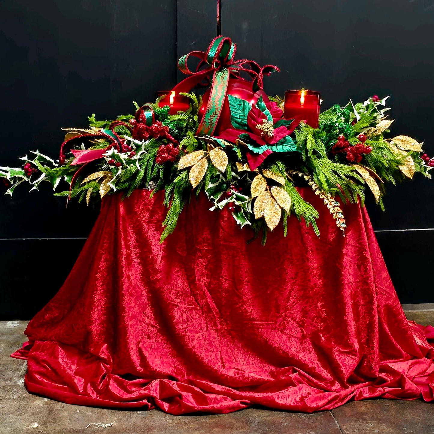 XL Traditional Christmas Centerpiece